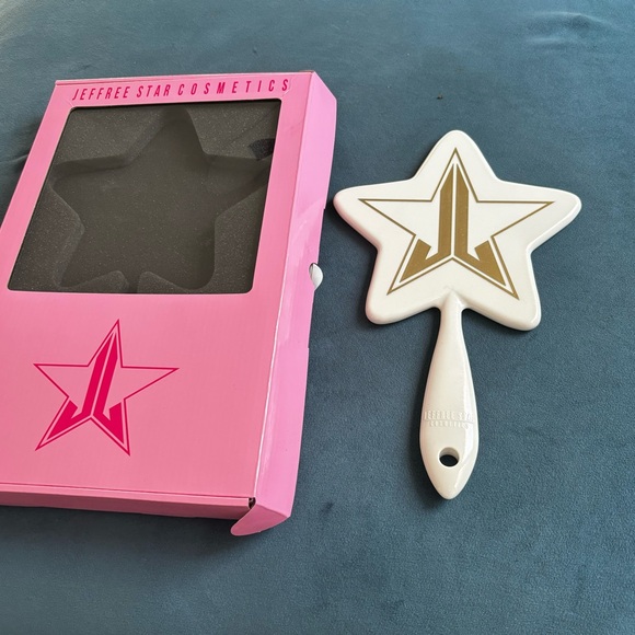 JEFFREE STAR COSMETICS
White glitter mirror - Picture 2 of 3